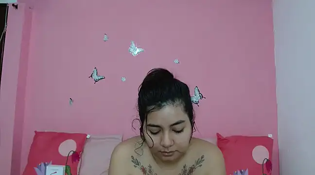 Snapshot of LaylaHolmes chatting on 12.19.24 LaylaHolmes online show from 12.19.24