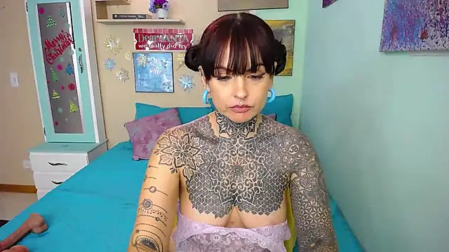 Snapshot of LolaRouse chatting on 12.06.24 LolaRouse online show from 12.06.24