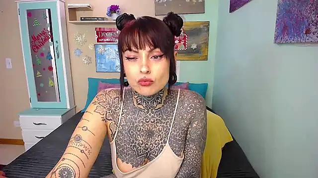 Snapshot of LolaRouse chatting on 12.09.24 LolaRouse online show from 12.09.24