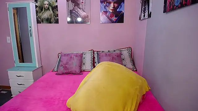 Snapshot of LolaRouse chatting on 02.19.25 LolaRouse online show from 02.19.25