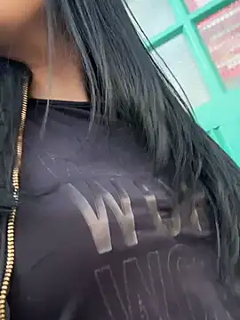 Snapshot of Sara_luna_ chatting on 01.15.25 Sara luna online show from 01.15.25