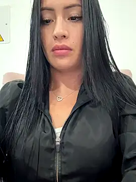 Snapshot of Sara_luna_ chatting on 10.29.25 Sara luna online show from 10.29.25