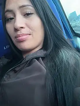 Snapshot of Sara_luna_ chatting on 11.08.25 Sara luna online show from 11.08.25