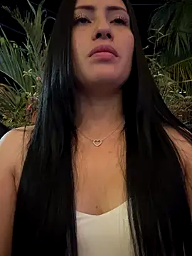 Snapshot of Sara_luna_ chatting on 11.11.25 Sara luna online show from 11.11.25