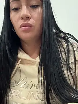 Snapshot of Sara_luna_ chatting on 11.27.25 Sara luna online show from 11.27.25