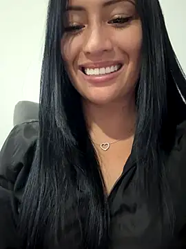 Snapshot of Sara_luna_ chatting on 12.05.25 Sara luna online show from 12.05.25