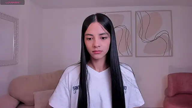 HannahJamesX online show from 10.05.25