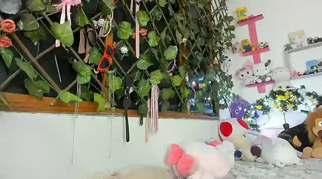 Snapshot of LunaDeCristall chatting on 12.09.24 LunaDeCristall online show from 12.09.24