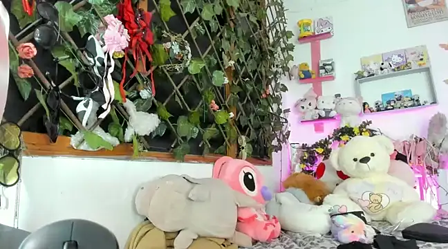 Snapshot of LunaDeCristall chatting on 02.11.25 LunaDeCristall online show from 02.11.25