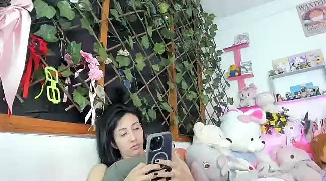 Snapshot of LunaDeCristall chatting on 02.22.25 LunaDeCristall online show from 02.22.25