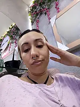 Snapshot of LunaDeCristall chatting on 11.19.25 LunaDeCristall online show from 11.19.25