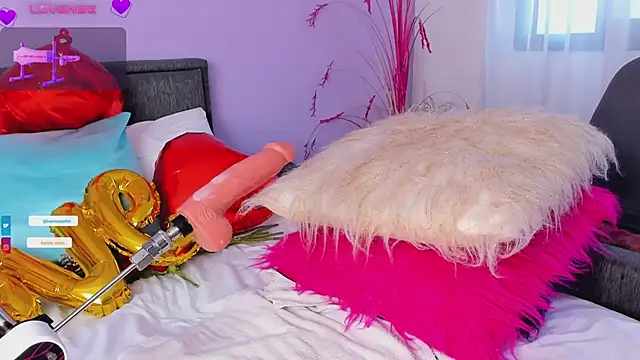 Snapshot of Hanna_Stanx chatting on 02.14.25 Hanna Stanx online show from 02.14.25