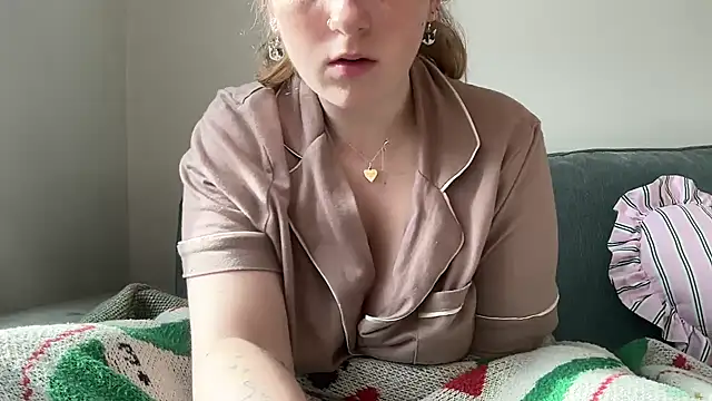 Snapshot of lilsbabyxo chatting on 05.17.26 lilsbabyxo online show from 05.17.26