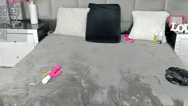 OliviaBurning online show from 03.04.25