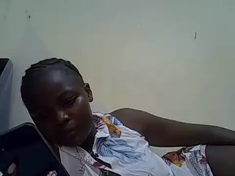 Snapshot of pretty_vivy chatting on 03.08.25 pretty vivy online show from 03.08.25