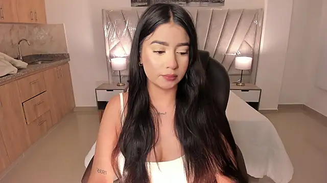 Snapshot of amelie_jhons chatting on 03.28.26 amelie jhons online show from 03.28.26