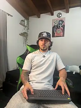 Valentino Xander online show from 11.21.25