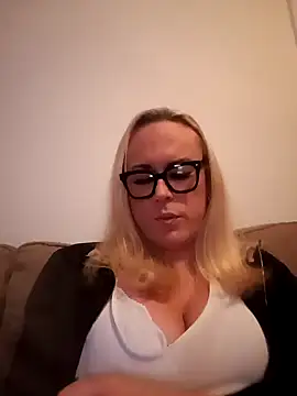 Connie Pepper online show from 03.10.25