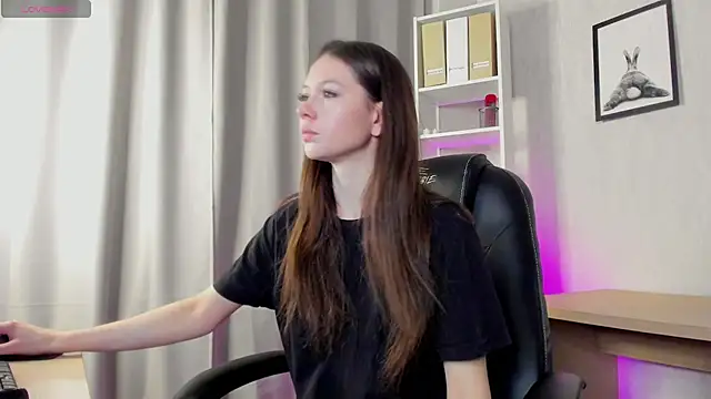 Nicole Charm online show from 03.06.25