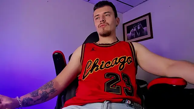 Snapshot of james_connor2 chatting on 01.14.25 james connor2 online show from 01.14.25