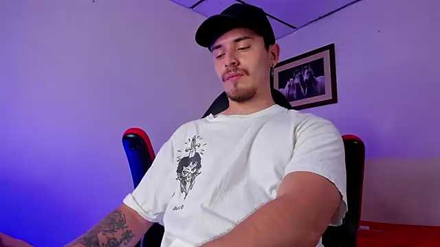 Snapshot of james_connor2 chatting on 01.22.25 james connor2 online show from 01.22.25