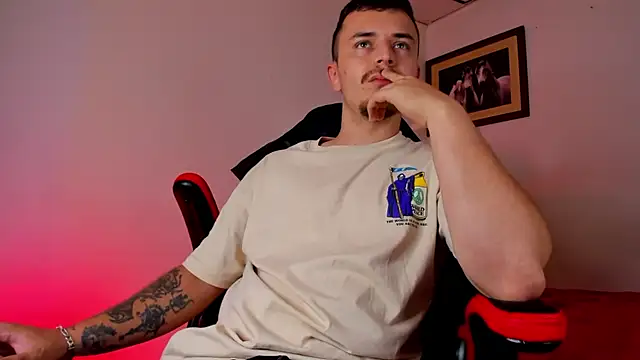 Snapshot of james_connor2 chatting on 02.10.25 james connor2 online show from 02.10.25