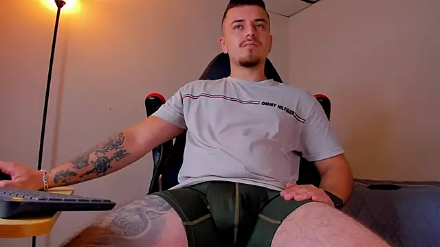 Snapshot of james_connor2 chatting on 03.16.25 james connor2 online show from 03.16.25