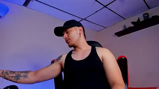 Snapshot of james_connor2 chatting on 09.28.25 james connor2 online show from 09.28.25