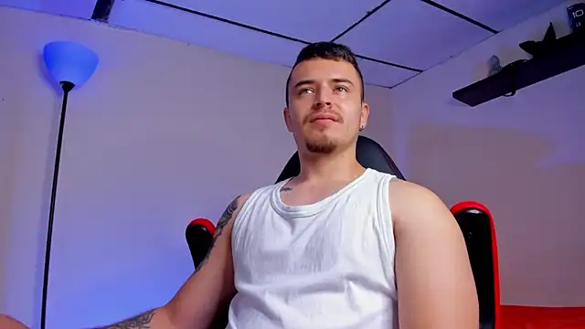 Snapshot of james_connor2 chatting on 10.05.25 james connor2 online show from 10.05.25