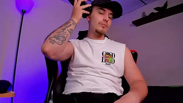 Snapshot of james_connor2 chatting on 11.05.25 james connor2 online show from 11.05.25