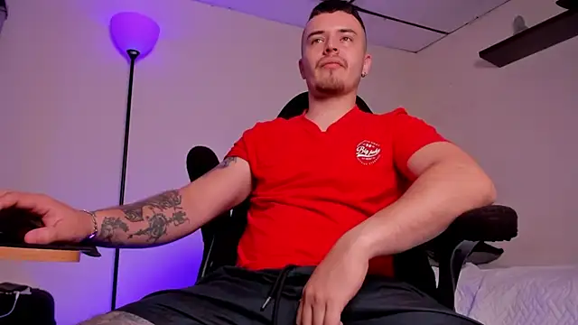 Snapshot of james_connor2 chatting on 11.14.25 james connor2 online show from 11.14.25