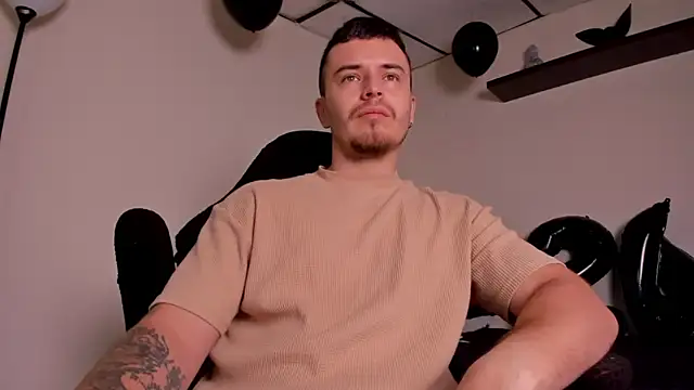 Snapshot of james_connor2 chatting on 11.25.25 james connor2 online show from 11.25.25