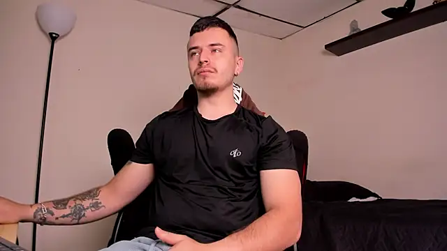 Snapshot of james_connor2 chatting on 12.21.25 james connor2 online show from 12.21.25