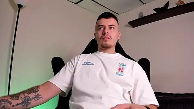 Snapshot of james_connor2 chatting on 02.04.26 james connor2 online show from 02.04.26