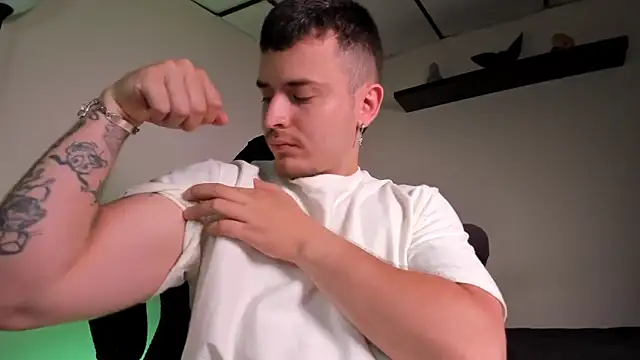 Snapshot of james_connor2 chatting on 02.12.26 james connor2 online show from 02.12.26