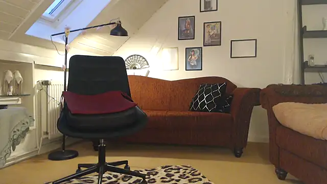 Snapshot of GinaBlonde chatting on 01.16.25 GinaBlonde online show from 01.16.25