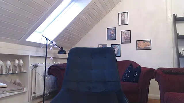 Snapshot of GinaBlonde chatting on 01.29.25 GinaBlonde online show from 01.29.25