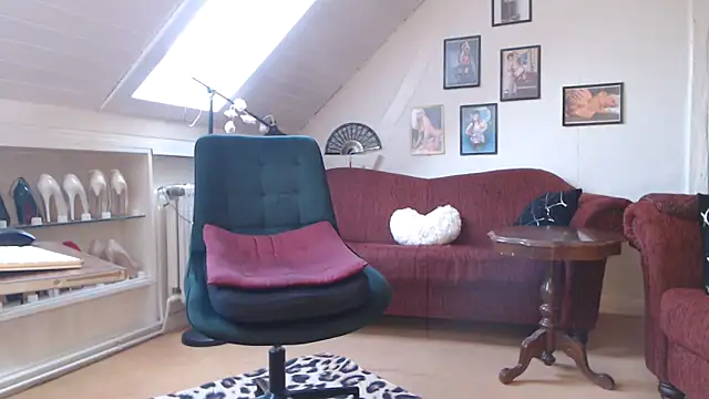 Snapshot of GinaBlonde chatting on 02.01.25 GinaBlonde online show from 02.01.25