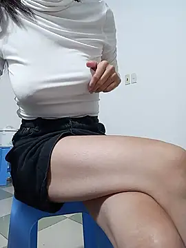 Snapshot of Hera_hera chatting on 02.21.25 Hera hera online show from 02.21.25