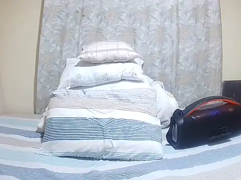 Snapshot of slender_sweet chatting on 05.29.26 slender sweet online show from 05.29.26