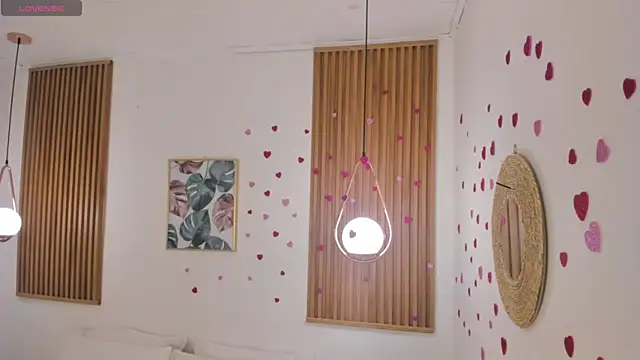 Snapshot of TiffanyWright chatting on 04.16.26 TiffanyWright online show from 04.16.26