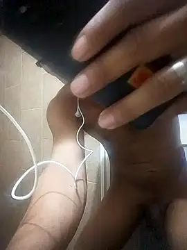 Snapshot of VL25DN26 chatting on 12.18.24 VL25DN26 online show from 12.18.24