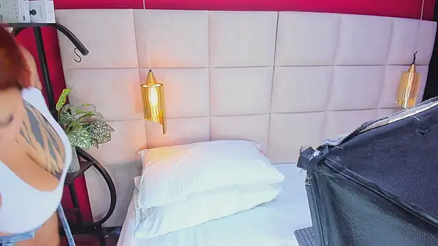 Snapshot of Amberluy chatting on 06.19.26 Amberluy online show from 06.19.26