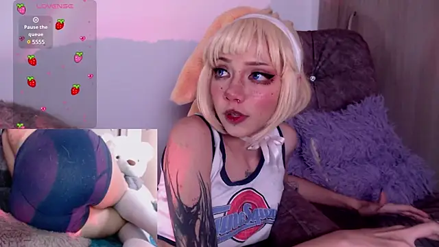 Snapshot of Alicedangerrr chatting on 03.07.25 Alicedangerrr online show from 03.07.25
