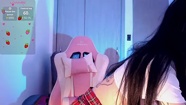 Snapshot of Alicedangerrr chatting on 10.08.25 Alicedangerrr online show from 10.08.25