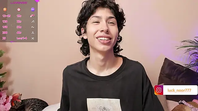 Snapshot of luck_noor7 chatting on 01.03.25 luck noor7 online show from 01.03.25