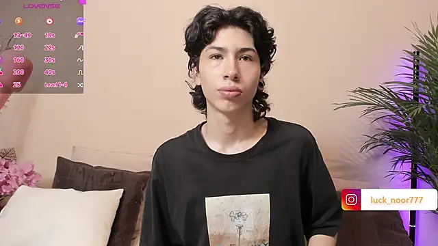 Snapshot of luck_noor7 chatting on 01.04.25 luck noor7 online show from 01.04.25