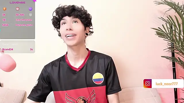 Snapshot of luck_noor7 chatting on 02.23.25 luck noor7 online show from 02.23.25