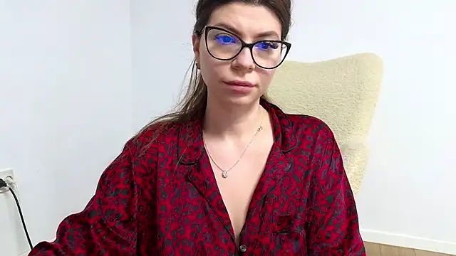 Jullyenn3 online show from 01.21.25