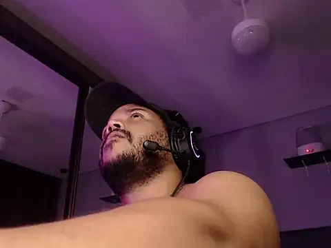 Snapshot of Ale_Mineiro chatting on 03.12.26 Ale Mineiro online show from 03.12.26